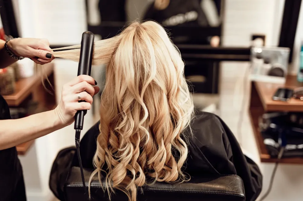 Cheveux frisés près de Bayonne